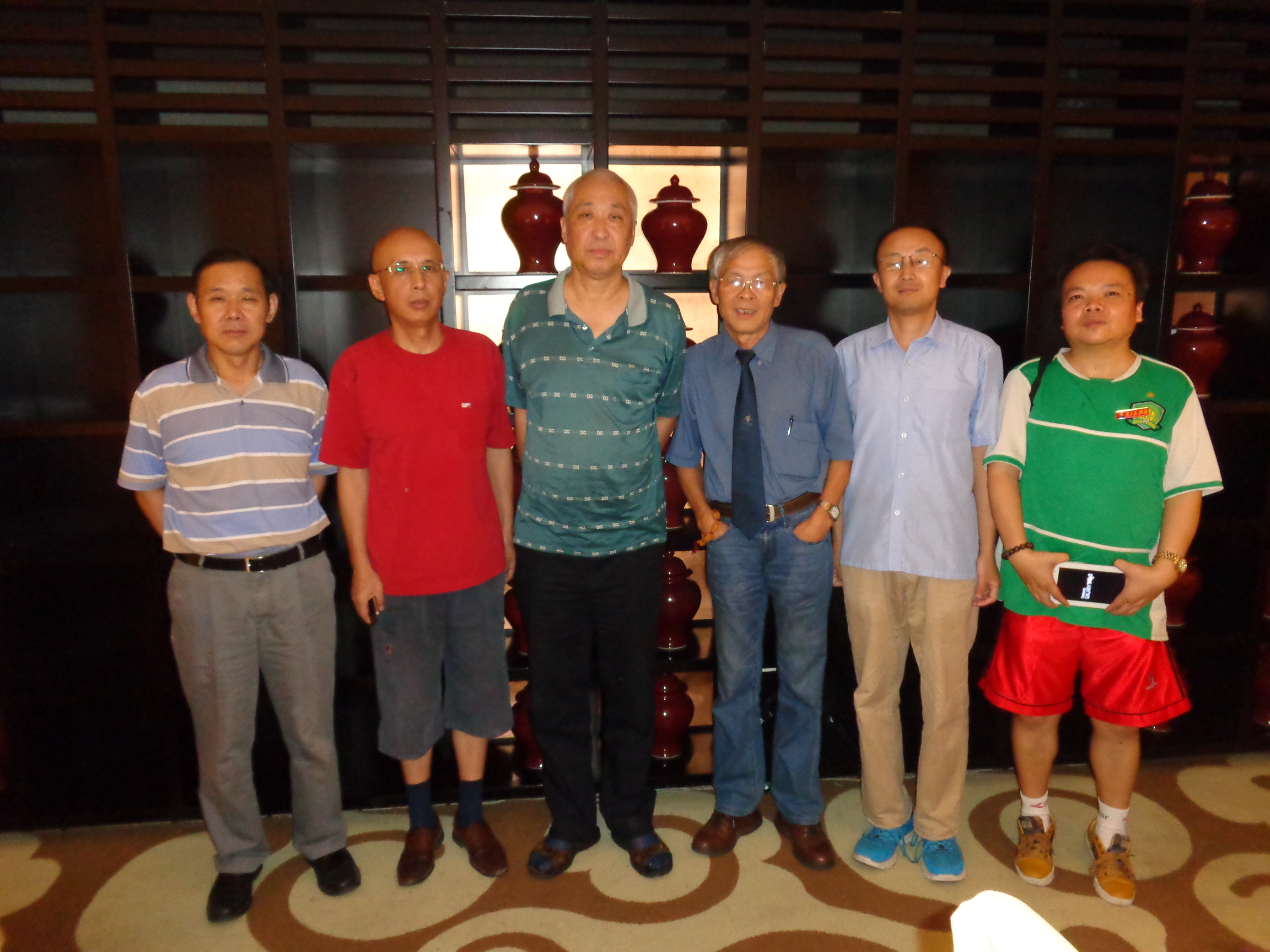 袁观富、杨百揆教授、杨帆教授、刘庸安教授、张星水、戴斌（从左至右）在北大聚会。