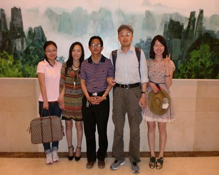 刘晓静、陈金秀、张皓霆、张星水、赵凌霄(从左至右)，在北京湖北大厦合影留念。