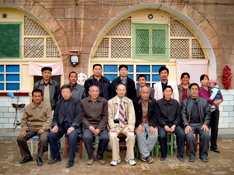 京鼎在陕北吴起镇调查农民土地生存现状